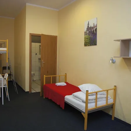 City Hostel بيت شباب *