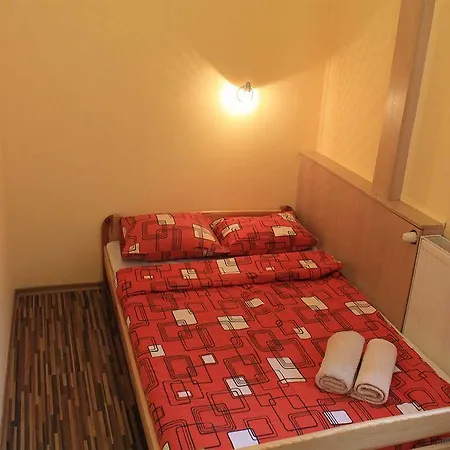 City Hostel *